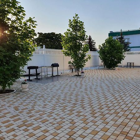 Hotel Aleksandriya Chornomorsk Exterior foto