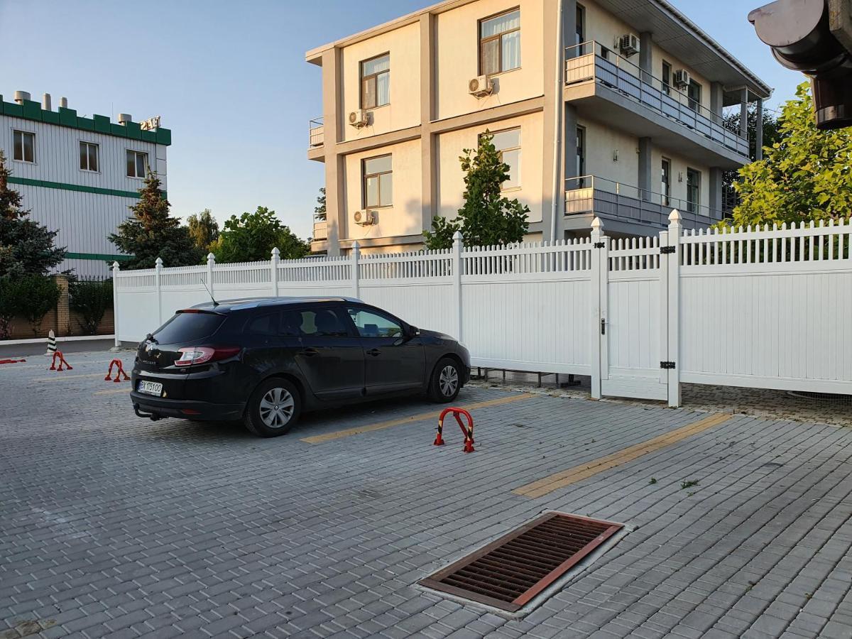 Hotel Aleksandriya Chornomorsk Exterior foto
